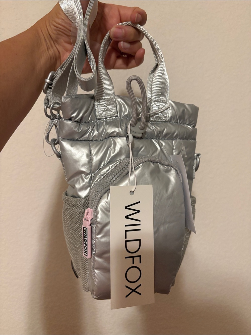 WILDFOX Metallic Silver Puffer Crossbody Water Bottle Carrier